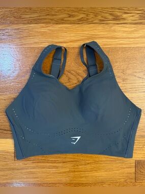 Gymshark High Support Sports Bra Molded Cups adjustable straps in Gray - Size XS